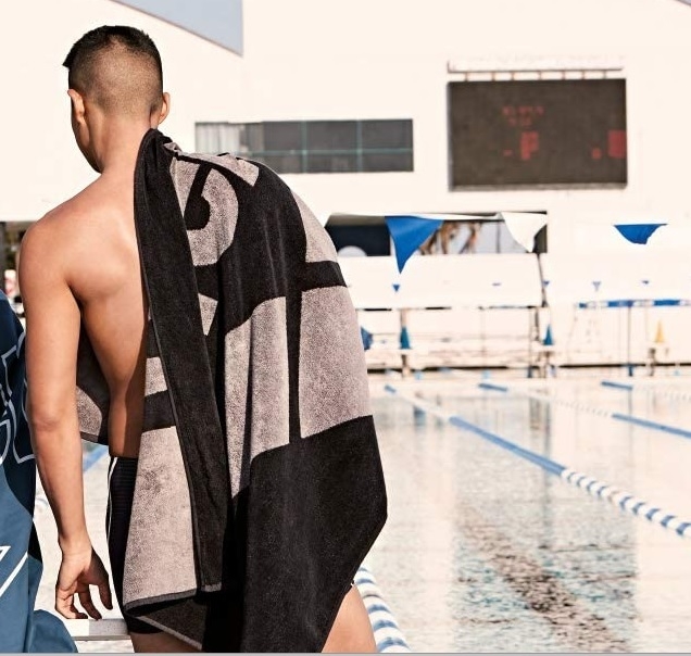 ARENA DUŻY RĘCZNIK POOL SOFT TOWEL BLACK GREY    150cm x 90cm  001993550
